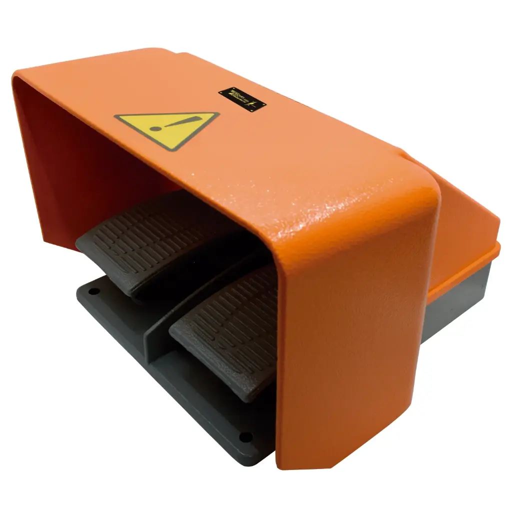 TP-XF-222C — INTERRUPTOR DE PEDAL DOBLE CON PROTECCIÓN CERRADA 10A 220VCA CUERPO DE METAL